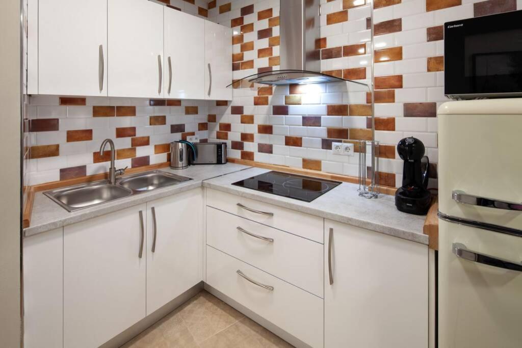 San Juan Roomalaga by Bossh! Apartments Bagian luar foto